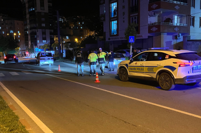 Kahramanmaraş'ta hafif ticari araç anne ve kızına çarptı