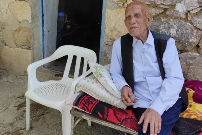 Uzun yaşamasının sırrını bedduaya bağladı! 136 yaşındaki dede Atatürk anısını anlattı