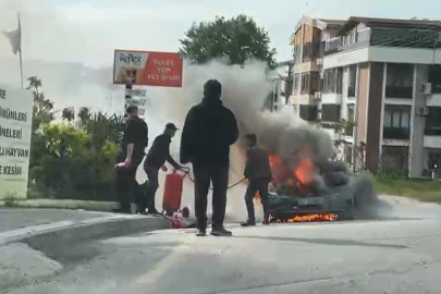 Yalova'da seyir halindeki otomobil alevlere teslim oldu