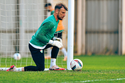 Anıl Atağ takımını sırtladı!