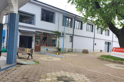 Bursa'da tabela takan din görevlisi metrelerce yüksekten düştü!