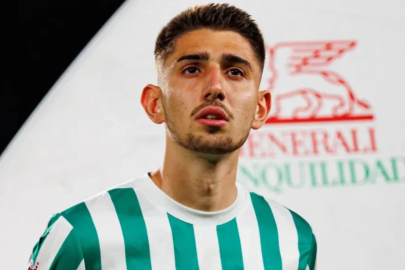 Demir Ege Tıknaz parlamaya devam ediyor: Ayın oyuncusu seçildi!