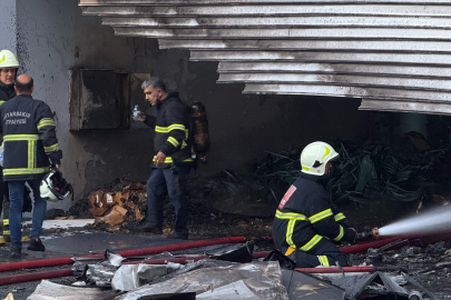 Diyarbakır’da kepenk tamiri sırasında çıkan kıvılcımla 4 dükkan yandı
