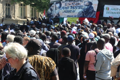 Fransa’da binlerce kişiden camide öldürülen Aboubakar için sessiz protesto