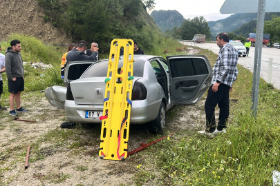 Burdur'da Isparta-Antalya karayolunda otomobil ile kamyon çarpıştı: 1 yaralı
