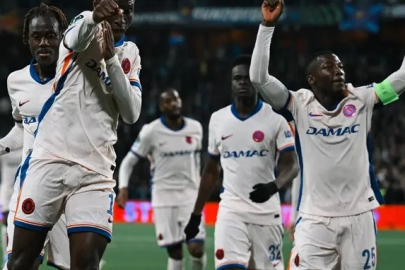 Chelsea tur kapısını araladı