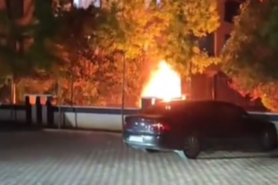 Gaziantep'te park halindeki otomobil alev topuna döndü