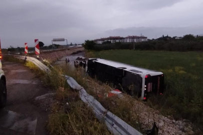 Manisa'da yolcu otobüsü devrildi: 16 yaralı
