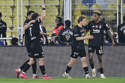 Beşiktaş derbide 20 yıl sonra ilki başardı: Fenerbahçe şampiyonluk yarışında havlu attı