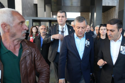 Özgür Özel'e saldıran kişinin kimliği ortaya çıktı! İki çocuğunu öldürmüş...