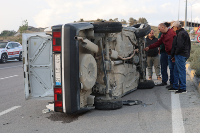 Hatay'da Fiat Tofaş'ın hurdaya döndüğü kazada 4 kişi yaralandı