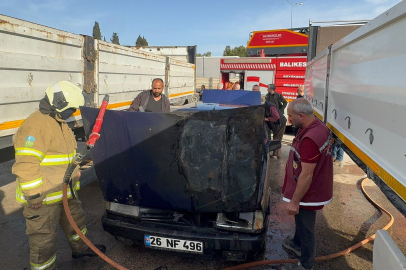 Balıkesir Erdek'te park halindeki otomobilde yangın paniği