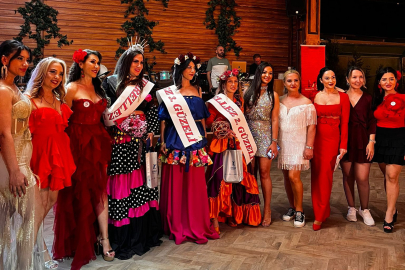 Bursa'da 1000 kadın Hıdırellez'i renkli kostümlerle kutladı