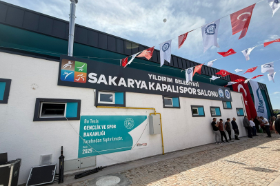 Bursa Yıldırım Belediyesi Sakarya Kapalı Spor Salonu’nu açtı