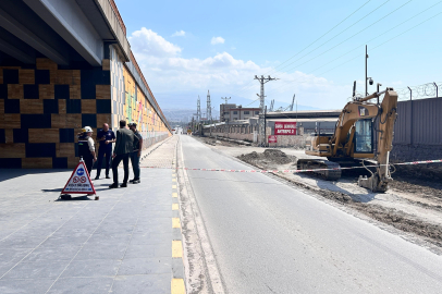 Hatay'da patlamayla yaşanan doğalgaz kaçağını hiçe sayarak sigara içen vatandaşlara polisten anonslu uyarı