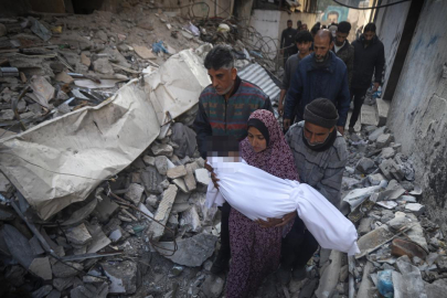 İsrail'in Gazze'ye saldırılarında can kaybı 52 bin 615'e çıktı