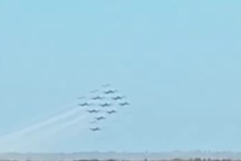 İtalya Hava Kuvvetleri'ne bağlı akrobasi ekibine ait 3 uçak havada çarpıştı