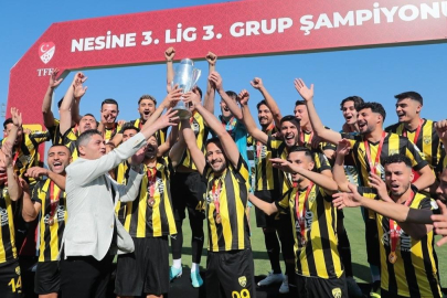 Aliağa FK kupayı kaldırdı