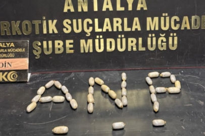 Antalya'da yuttukları eroin kapsülleriyle havalimanında yakalandılar