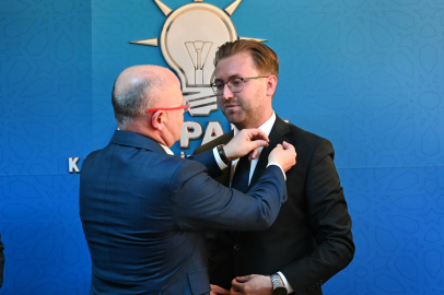 Bursa Karacabey’de 3 belediye meclis üyesi AK Parti rozeti taktı