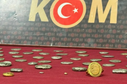 İzmir'de 20 milyonluk 'tarihi' operasyon! Diş macunu tüpüyle yurt dışına kaçıracakken yakalandılar