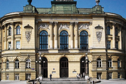 Varşova Üniversitesi'nde baltalı saldırı: 1 ölü, 1 yaralı