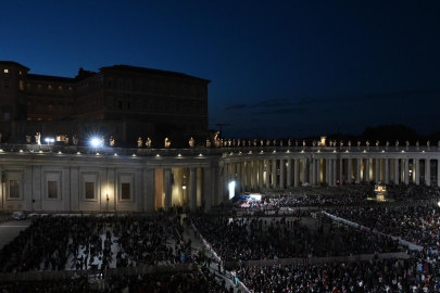 Vatikan'daki ilk oylamada yeni papa seçilemedi
