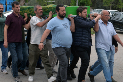 Adana'da eski kocası tarafından öldürülen 2 çocuk annesi toprağa verildi