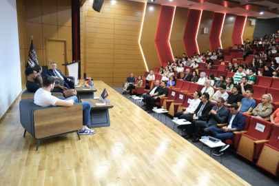 Bursaspor Yörsan Başkanı Sezgin üniversite öğrencileriyle buluştu