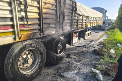 Çorum'da seyir halindeki tırın dorsesi alev aldı: 1 yaralı