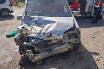 Muğla Fethiye’de kamyonet ile kamyon çarpıştı; 2 yaralı