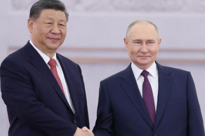 Rusya ve Çin liderleri Moskova'da bir araya geldi