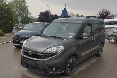 Samsun'da hafif ticari aracın çarptığı motosikletli yaralandı