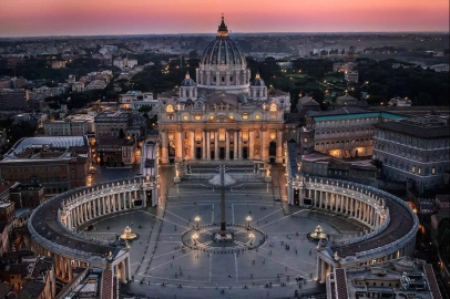 Yeni papa seçildi: Sistine Şapeli'nde beyaz duman yükseldi