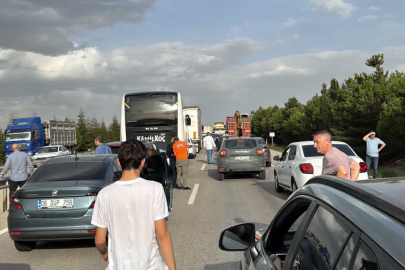 Ankara'da seyir halindeki tır devrildi: 1 yaralı