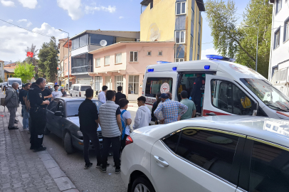 Burdur'da elektrikli motosiklet ile otomobil çarpıştı: 2 yaralı