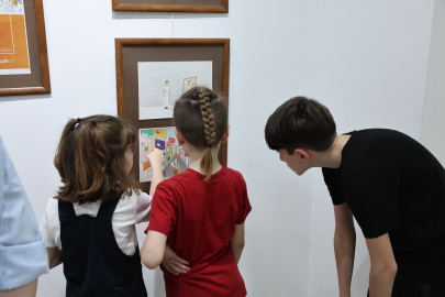 Bursa'da Karikatür Atölyesi katılımcılarından yıl sonu sergisi