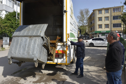 Bursa Karacabey Belediyesi'nden çöp konteynerine özel temizlik