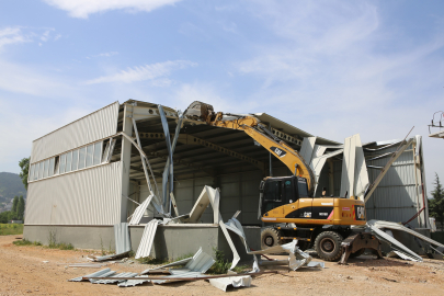 Bursa Nilüfer'de kaçak fabrikalar yıkıldı