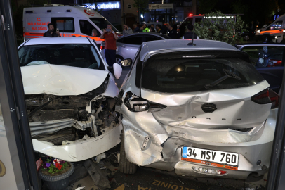 Nevşehir önündeki araca çarpan otomobil su kanalındaki köprüye saplandı: 2 yaralı