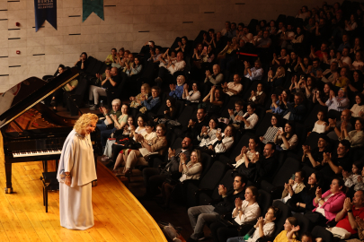 Bursa Nilüfer Senfoni Orkestrası ilk konserinde Gülsin Onay'ı ağırladı