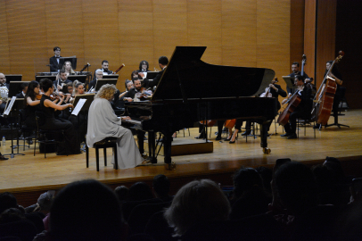 Piyanist Gülsin Onay, Bursa'da konser verdi