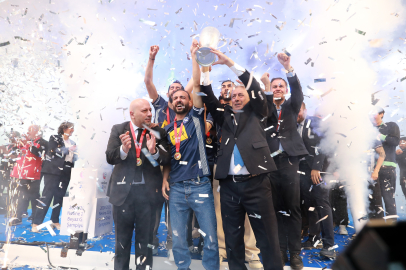 Trendyol 1. Lig'e yükselen Sarıyer, kupasını aldı