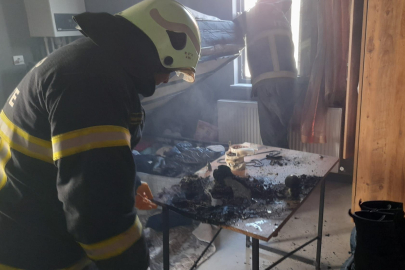 Burdur’da prizde unutulan ütü yangına neden oldu