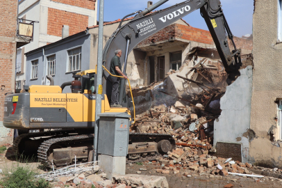 Aydın Nazilli’de metruk binalar yıkılıyor