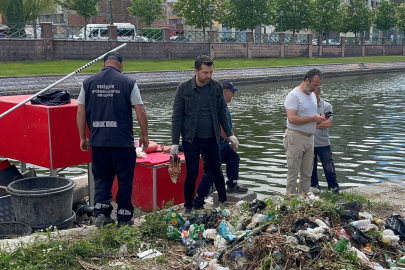 Eskişehir'de temizlik görevlileri, çöp yerine tabanca topladı