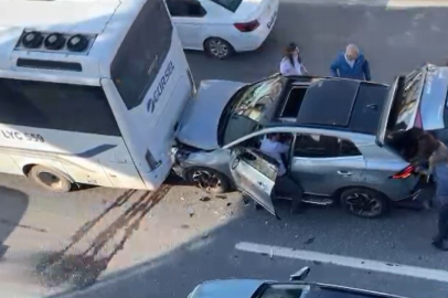 İstanbul Avcılar'da kontrolden çıkan araç otobüse çarptı