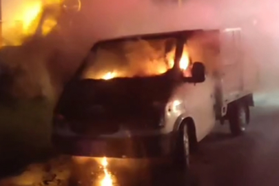 Samsun'da park halindeki kamyonet yandı