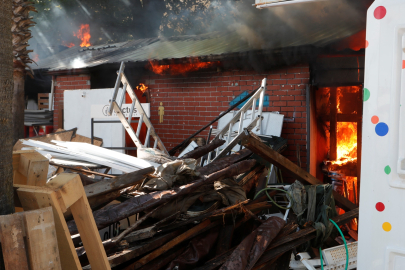 Antalya'da depo yangını korkuttu