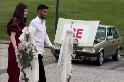 Bursa'da kız arkadaşına otomobilin ön kaputlarındaki yazıyla evlilik teklif etti!